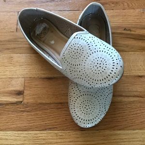 Daisy Fuentes flats size 8.5